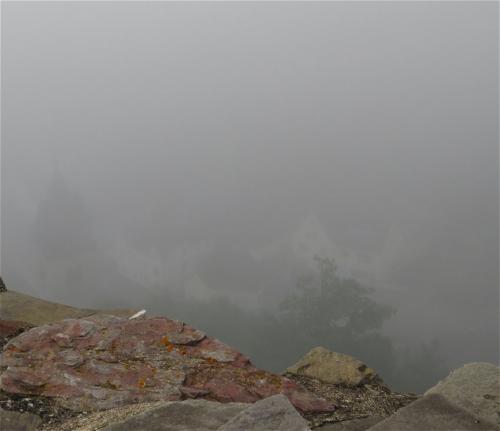 Kobern-Gondorf-Burg-und-Nebel2023-007