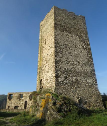 Kobern-Gondorf-Burg-und-Nebel2023-025
