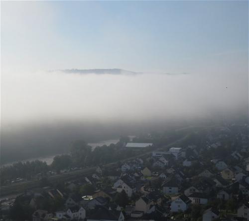Kobern-Gondorf-Burg-und-Nebel2023-028