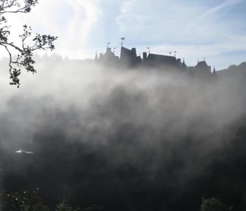 Burg-Eltz-mit-Nebel2023-006