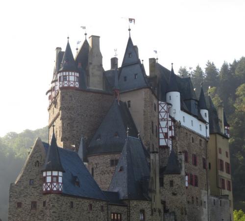 Burg-Eltz-mit-Nebel2023-012