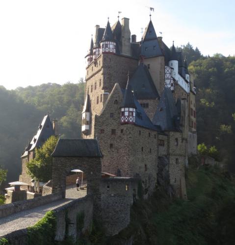 Burg-Eltz-mit-Nebel2023-013