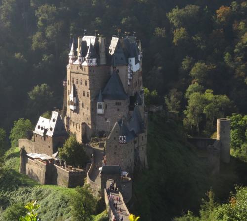 Burg-Eltz-mit-Nebel2023-015