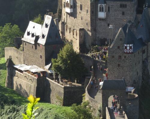 Burg-Eltz-mit-Nebel2023-017