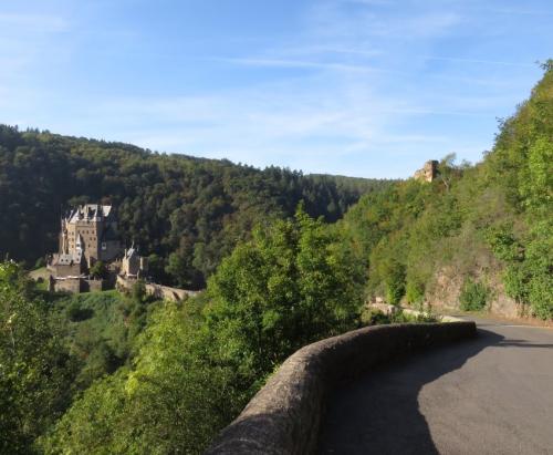 Burg-Eltz-mit-Nebel2023-019