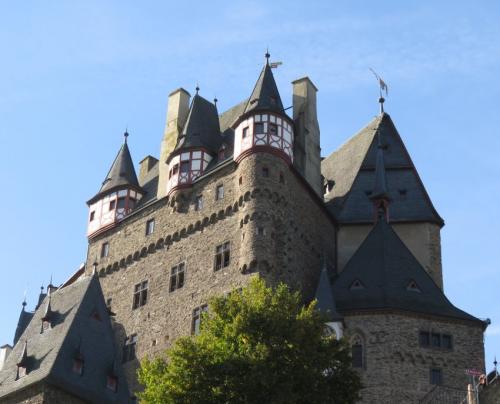 Burg-Eltz-mit-Nebel2023-022