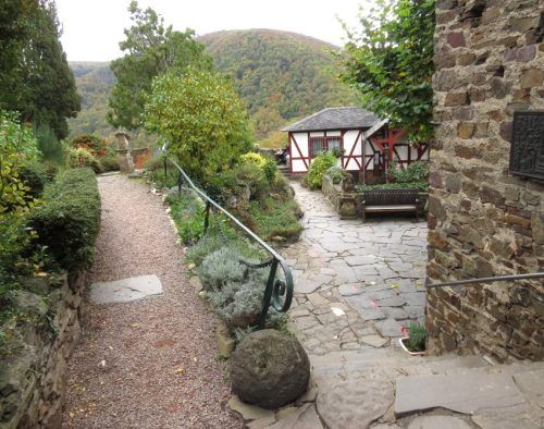 17102025AlkenBurgThurant-030