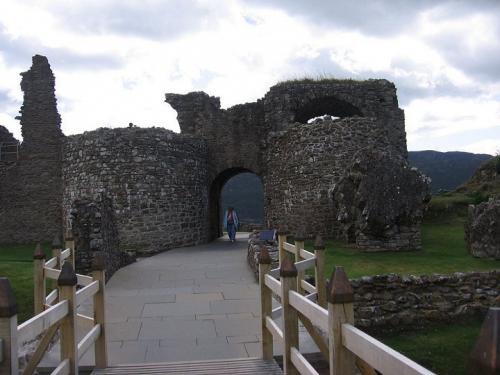 UrquartCastle002-2006