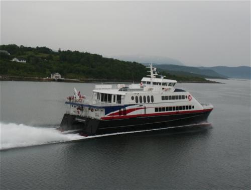 Ferry-Hurtigruten-Fjorddronningen01