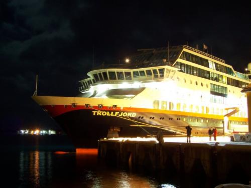 Hurtigruten-MS-Trollfjord04