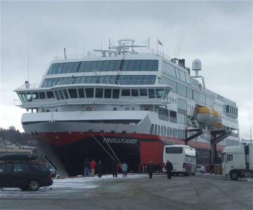 Hurtigruten-MS-Trollfjord06