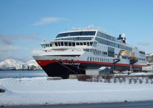 Hurtigruten-MS-Trollfjord07