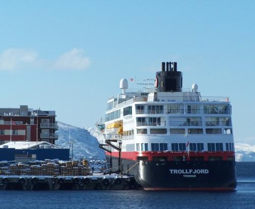 Hurtigruten-MS-Trollfjord10