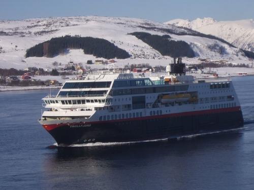 Hurtigruten-MS-Trollfjord11