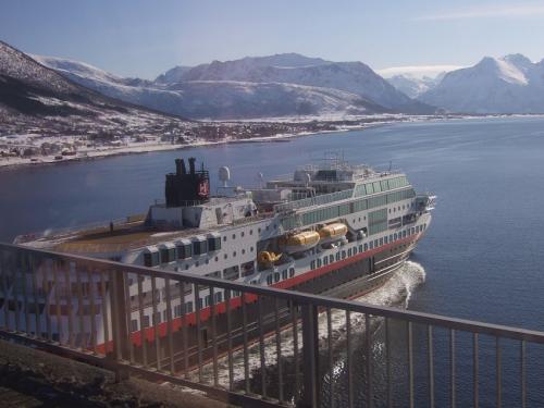 Hurtigruten-MS-Trollfjord12