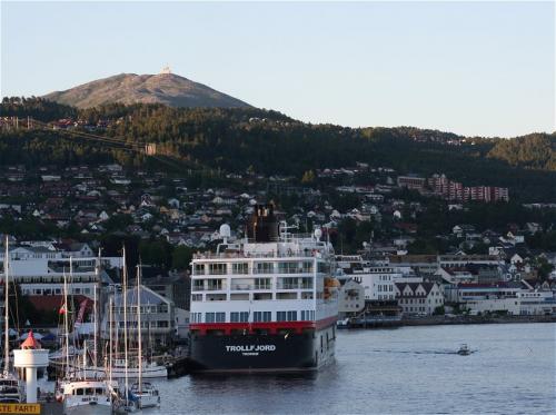 Hurtigruten-MS-Trollfjord16