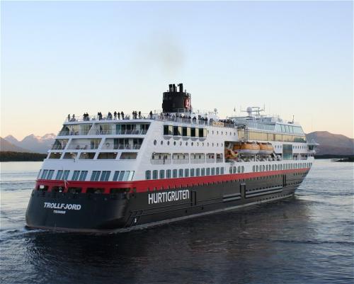 Hurtigruten-MS-Trollfjord21