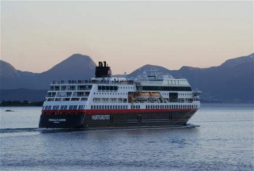 Hurtigruten-MS-Trollfjord23