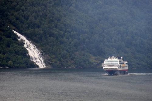 Hurtigruten-MS-Trollfjord26