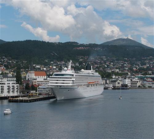 Cruise-Crystal-Cruises-Crystal-Symphony