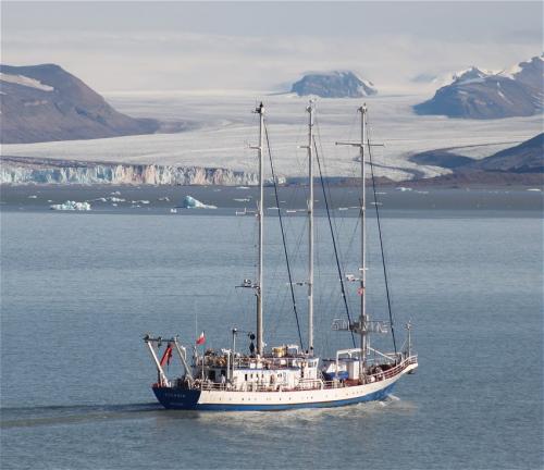 Sailing-Polish-Academy-of-Sciences-RV-Oceania02