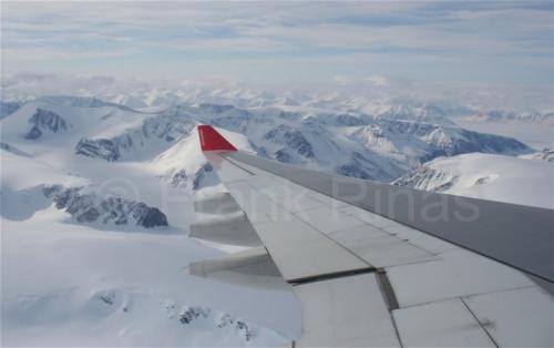 2010FlightNorthPole-04Svalbard06