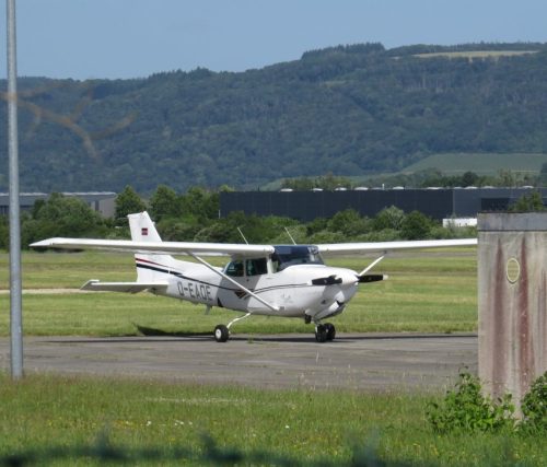 SmallAircraft-D-EAOE-01