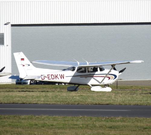 SmallAircraft-D-EDKW-03