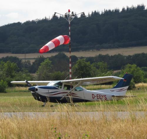 SmallAircraft-D-EEKS-01