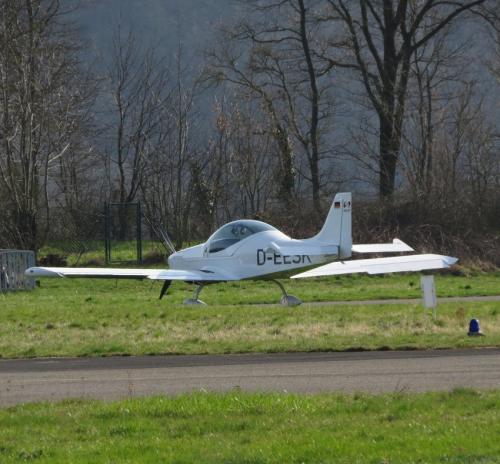 SmallAircraft-D-EESK-01