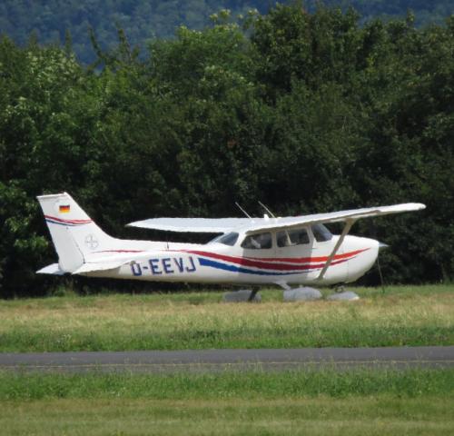 SmallAircraft-D-EEVJ-06