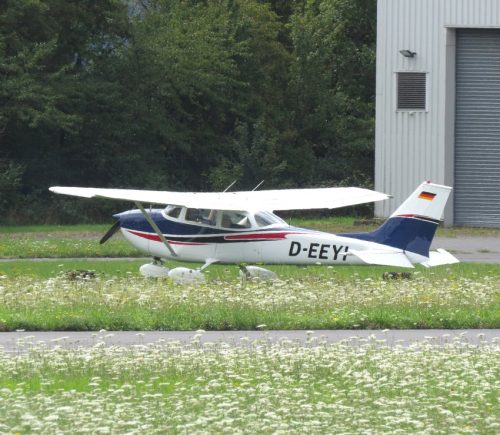SmallAircraft-D-EEYI-01