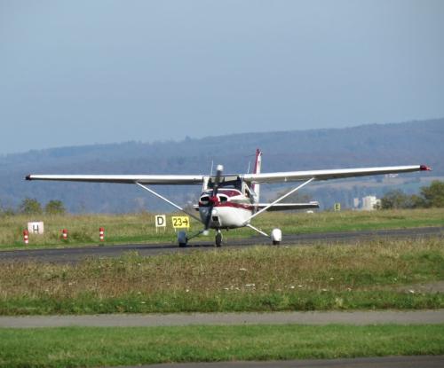 SmallAircraft-D-EEYY-02
