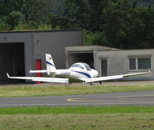 SmallAircraft-D-EFEF-04