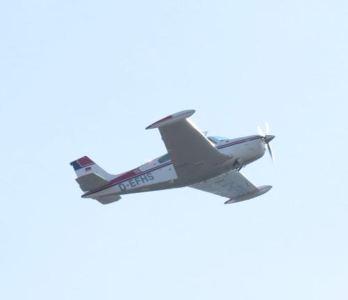 SmallAircraft-D-EFHS-01