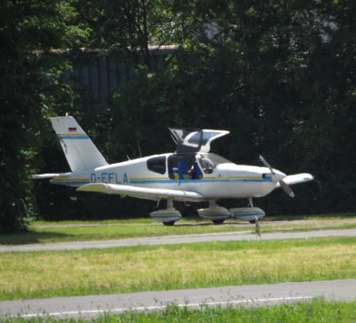 SmallAircraft-D-EFLA-01
