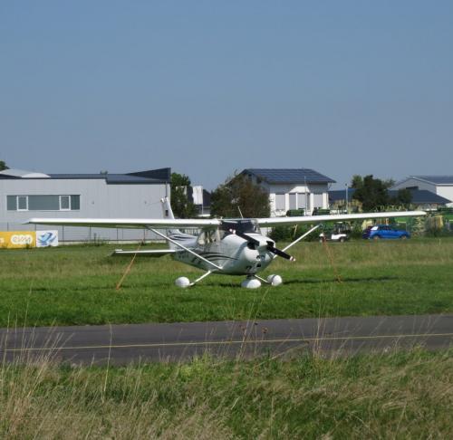 SmallAircraft-D-EIYJ-01
