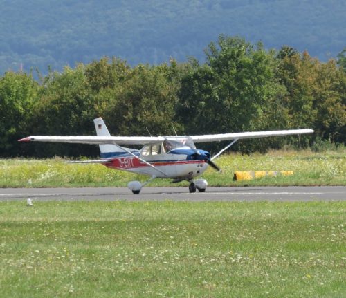 SmallAircraft-D-EIYT-01