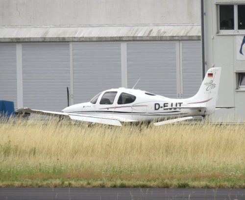 SmallAircraft-D-EJJT-02