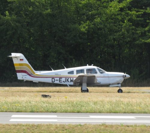 SmallAircraft-D-EJKW-01