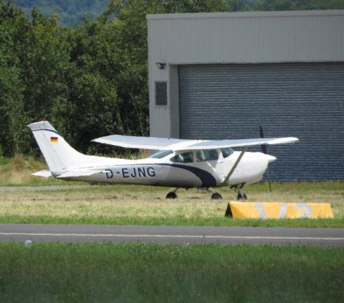 SmallAircraft-D-EJNG-01