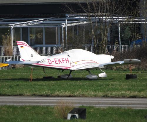 SmallAircraft-D-EKFH-01