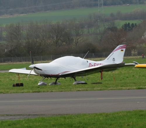 SmallAircraft-D-EKFH-02