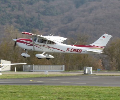 SmallAircraft-D-EMKM-04