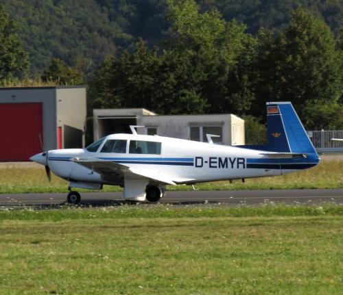 SmallAircraft-D-EMYR-02