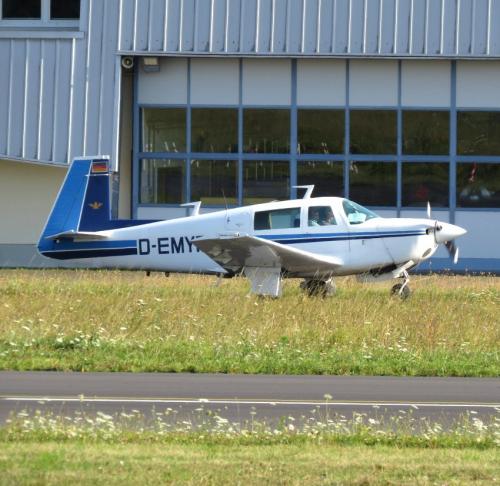 SmallAircraft-D-EMYR-04