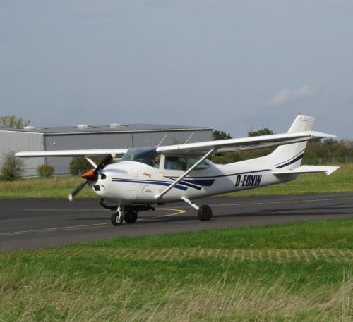 SmallAircraft-D-EONW-01