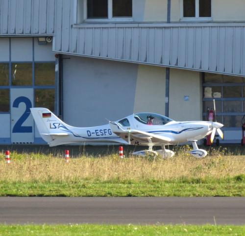 SmallAircraft-D-ESFG-02
