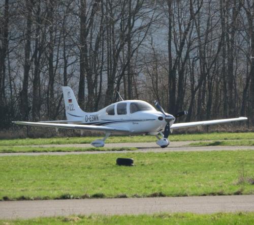 SmallAircraft-D-ESWN-01