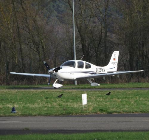 SmallAircraft-D-ESWN-02